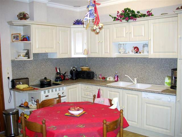 Maison plain pied, 3 chambres+ espace bureau,  garage,  sur 1702m²,CESTAS BOURG